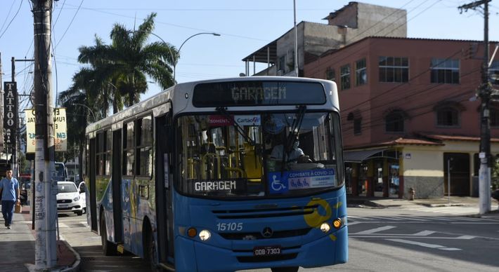 Segundo os Bombeiros, a lombada foi instalada nesta terça-feira (22), no Bairro de Fátima, e na manhã desta quarta (23), após o coletivo passar sobre a mesma, seis ocupantes sofreram um solavanco. Todos foram encaminhados para ao hospital