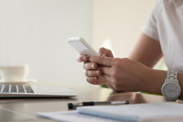 Como baixar aplicativos no seu celular com segurança