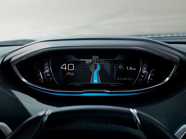 Fazem parte do sistema a correção e o alerta de permanência em faixa por Peugeot/Divulgação