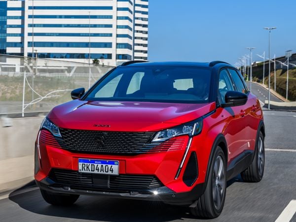 O SUV reestilizado tem uma nova dianteira que reflete os códigos atuais da fabricante francesa.  por Peugeot/Divulgação