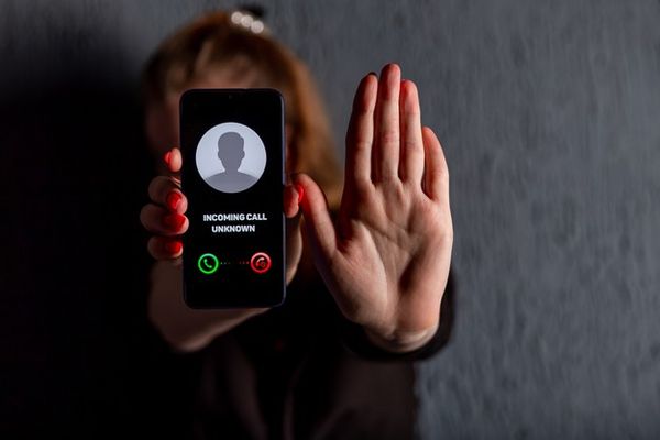Stalking pode acontecer de forma virtual ou presencial; Polícia Civil do Espírito Santo investiga casos