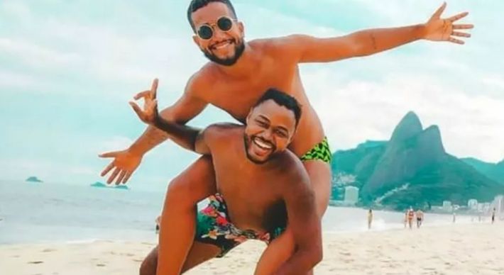 Tiago Caciano e Carlos Luciano Barbosa afirmam que foram vítimas de mensagens preconceituosas e desrespeitosas após postarem uma foto no Dia dos Namorados na internet