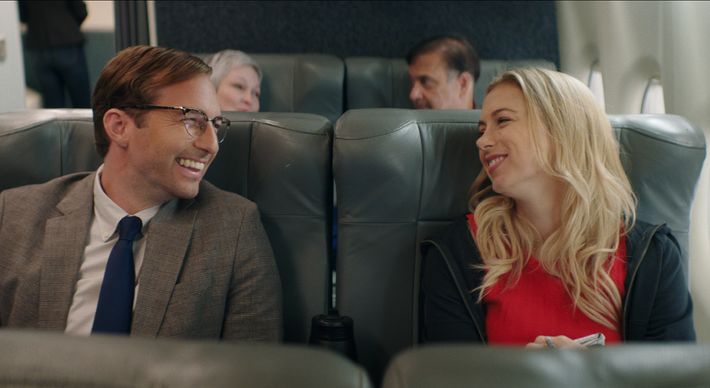 Estrelada e escrita pela comediante Iliza Shlesinger, 'À Segunda Vista' subverte fórmulas das comédias românticas em uma história quase real