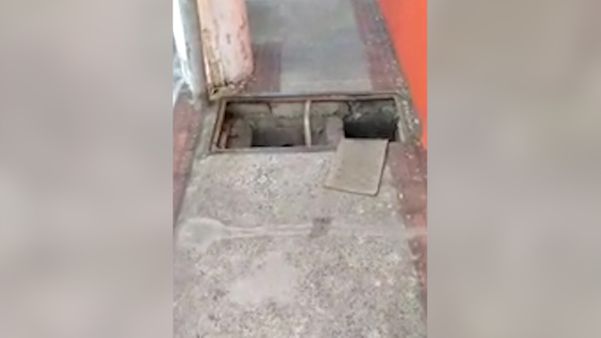 Há trechos da calçada em que não há espaço para pedestre passar