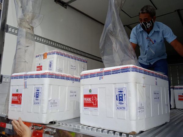 Nova remessa de vacinas contra a Covid-19 chega ao Espírito Santo nesta quinta-feira (24)