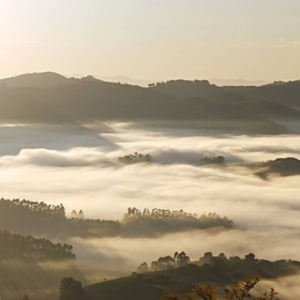Parque Natural Municipal Adelino José Jeveaux em Guaçuí (Torre de TV) por Robson Dias