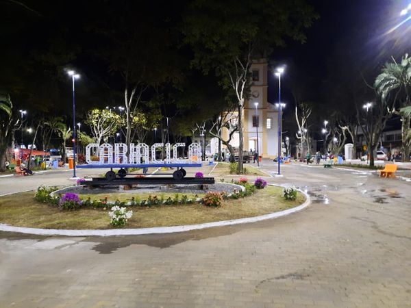 Praça em frente à Igreja São João Batista em Cariacica-Sede: taxa de homicídios da cidade é a maior do ES