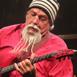 O músico Arismar do Espírito Santo 