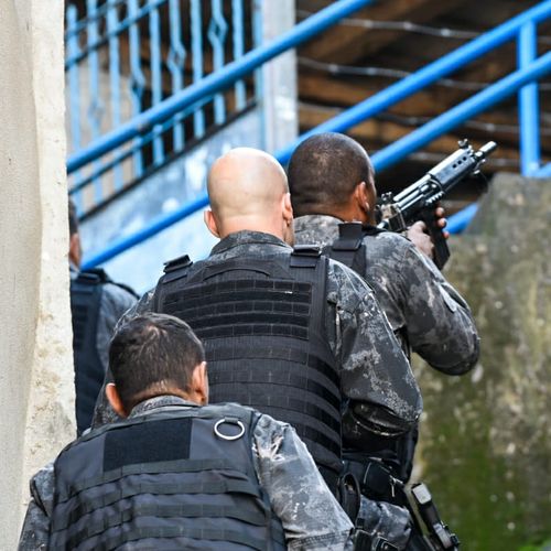 Após morte de jovem, grupo tenta atacar ônibus e dois são detidos em Vitória
