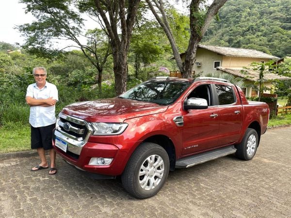Laurinho José da Silva, após passar por vários modelos de veículos, inclusive SUVs, hoje tem uma Ford Ranger