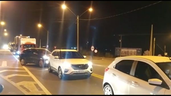 Trânsito engarrafado na BR 101