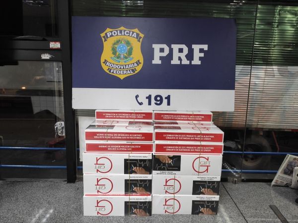 Carga de cigarro ilegal apreendido pela PRF em Viana