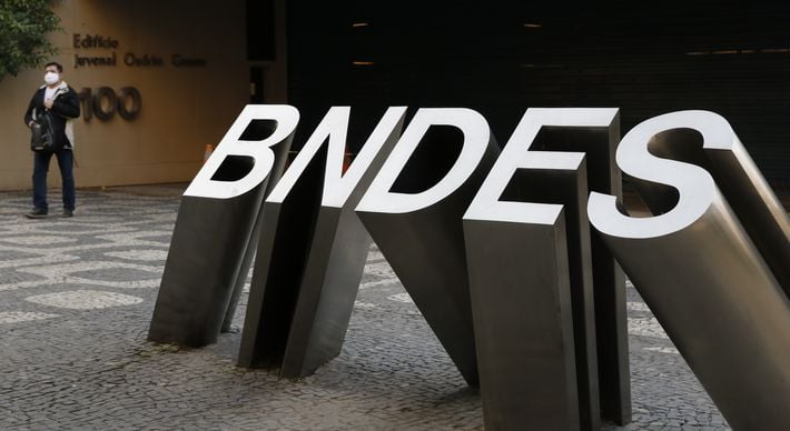 A novidade agora é a entrada do BNDES e da Finep como instituições financiadoras, além da meta de aumentar o número de empresas atendidas para mais de 90 mil