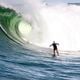 Imagem - Com o "mar perfeito", surfistas aproveitam ondas gigantes na Grande Vitória