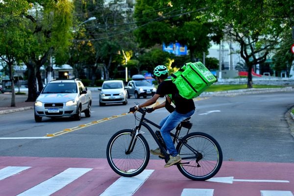 Ciclista entregador por aplicativo, Uber Eats 