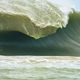 Avalanche, no litoral de Vila Velha, é considerada uma das maiores ondas do Brasil