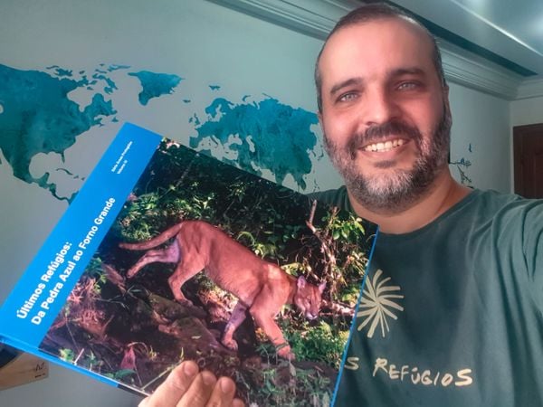 Livro Último Refúgios: da Pedra Azul ao Forno Grande por Divulgação