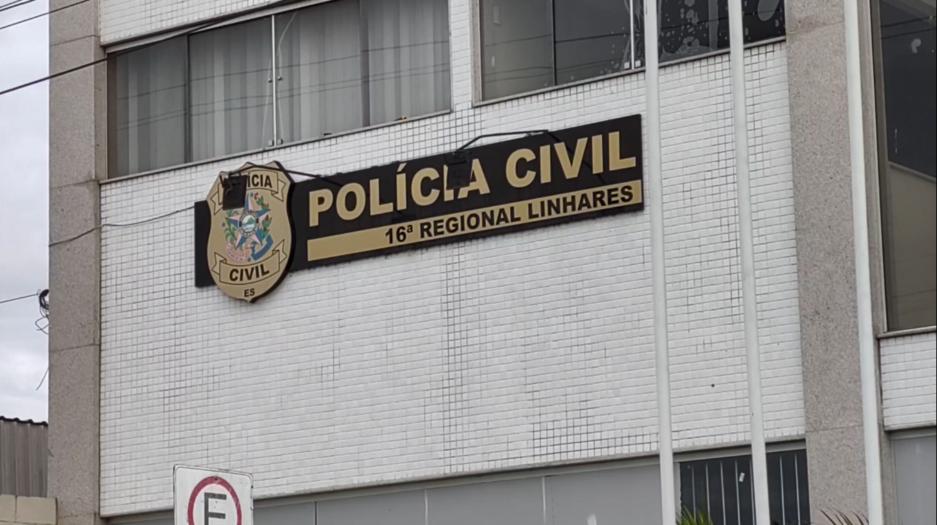 Por meio de diligências, a equipe policial conseguiu localizar e apreender o adolescente em uma residência no bairro Planalto. Ele  já tinha um mandado de internação em aberto
