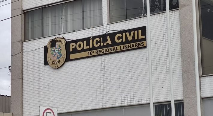 O homem de 70 anos foi detido suspeito de espancar a companheira a pauladas na tarde de terça-feira (4), no bairro Araçá. A vítima está internada em estado grave