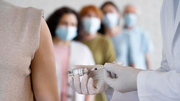 Trabalhadores devem se vacinar pelo bem da saúde coletiva