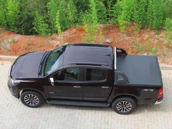 Caçamba de 1.329 litros é a maior da categoria e conta com capota marítima por Luiza Kreitlon/AutoMotrix 
