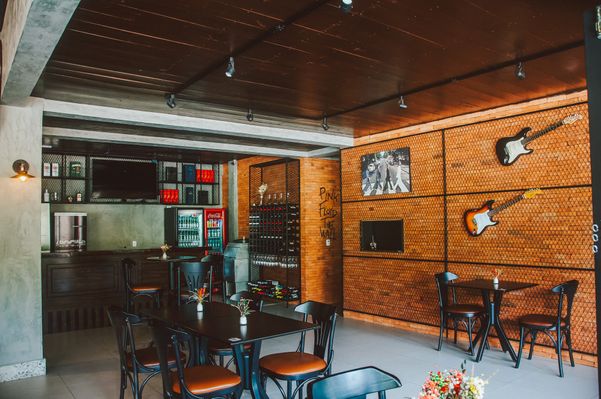 Decoração é inspirada no rock 'n' roll e terá novos elementos em breve por Bruno Machado