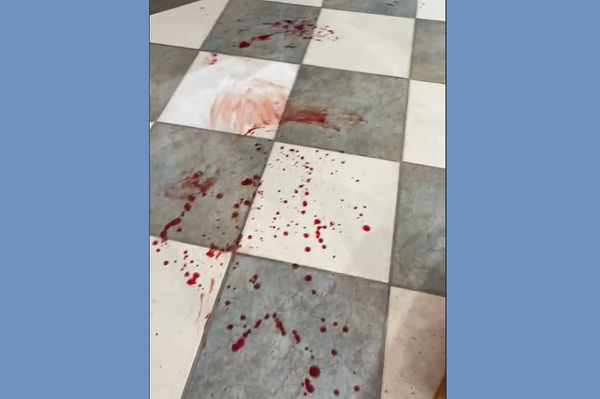 Igreja ficou suja de sangue após agressão a sacristã antes de missa em Vitória