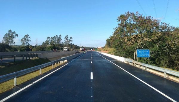 Nova ponte sobre o Rio Jucu, uma das obras executadas pela Eco101