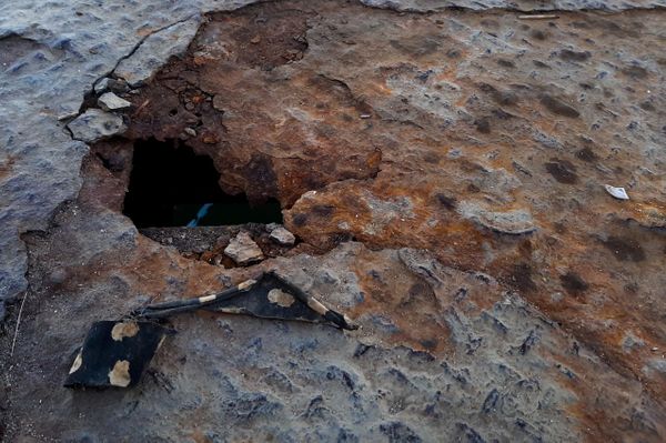 Plataforma que era usada por catraieiros na Beira-Mar está em visível situação de abandono por Fernando Madeira