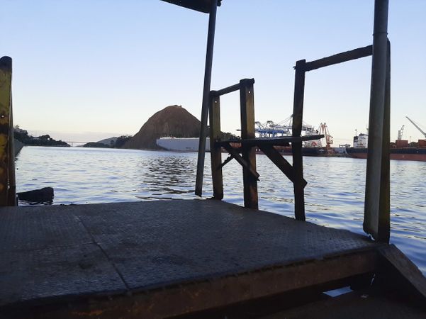 Plataforma que era usada por catraieiros na Beira-Mar está em visível situação de abandono por Fernando Madeira
