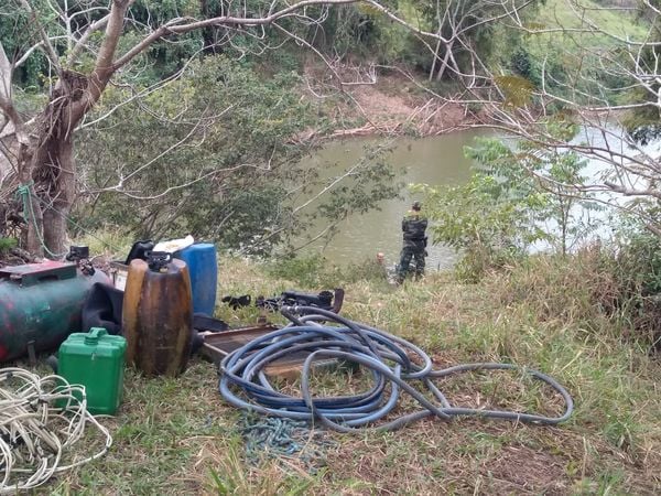 Não tem comprovação que há ouro no local. A autuação foi feita pela Polícia Militar Ambiental na localidade de Santa Maria do Norte, que fica na divisa entre os municípios de Jerônimo Monteiro e Cachoeiro de Itapemirim