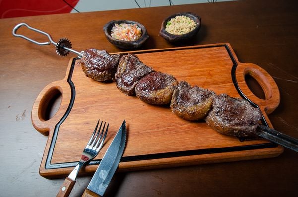 Espeto de picanha do restaurante Brasa Tchê, em Jardim Camburi por Igor Caetano
