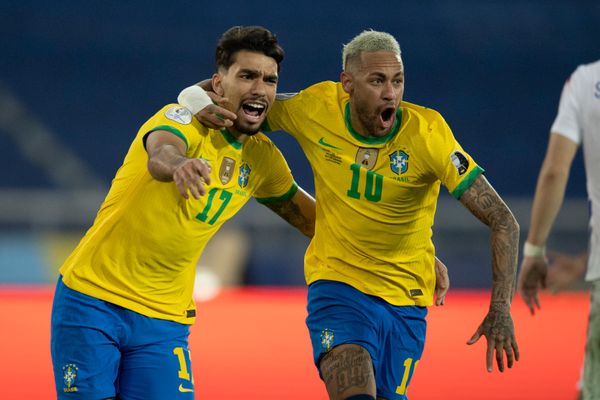 Paquetá marcou o gol da vitória e comemorou ao lado de Neymar