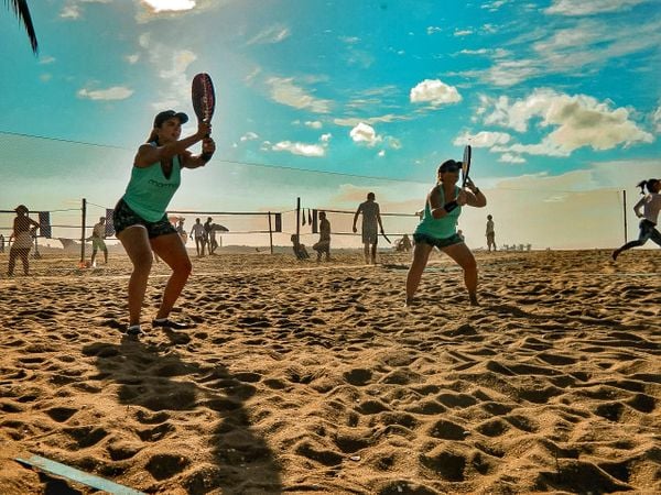 Torneio de beach tennis movimenta a Praia de Camburi no final de semana