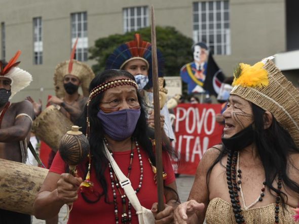 Manifestantes, contra o Governo Bolsonaro,  concentrados em frente ao Teatro da Ufes em Vitória por Vitor Jubini