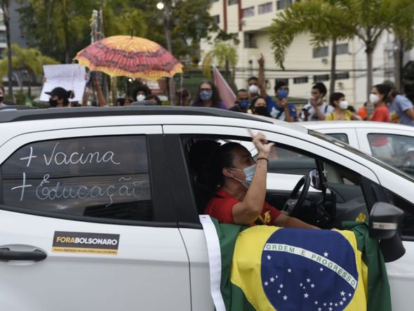 Manifestantes fazem ato contra Bolsonaro em Vitória por Vitor Jubini  