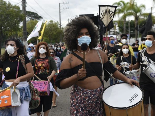 Manifestantes ocupam uma pista da Avenida Fernando Ferrari, em Vitória por Vitor Jubini 