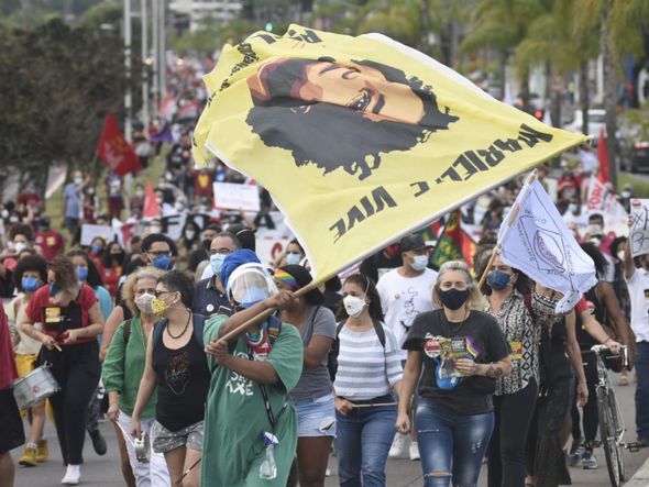 Manifestantes ocupam uma pista da Avenida Fernando Ferrari, em Vitória por Vitor Jubini 