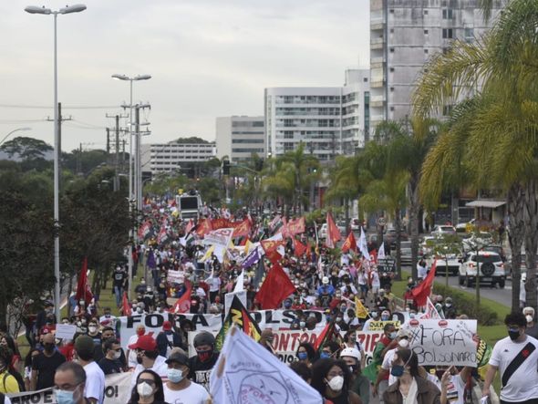 Manifestantes ocupam uma pista da Avenida Fernando Ferrari, em Vitória por Vitor Jubini 
