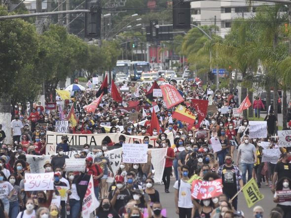 Manifestantes ocupam uma pista da Avenida Fernando Ferrari, em Vitória por Vitor Jubini 