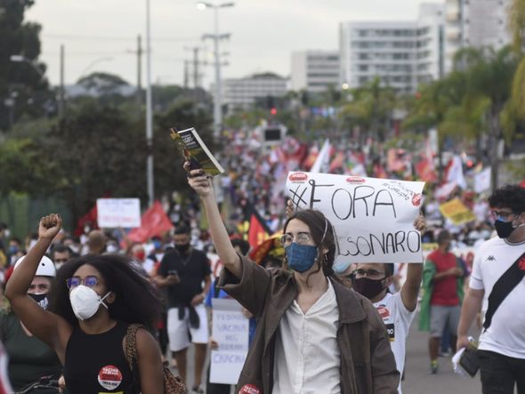 Manifestantes ocupam uma pista da Avenida Fernando Ferrari, em Vitória por Vitor Jubini 