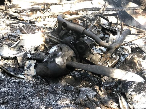 Destroços de avião de pequeno porte que caiu em Guarapari  por Aurélio de Freitas