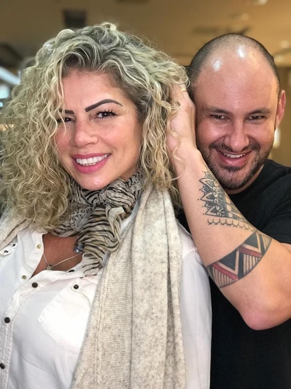 A ex-paquita e digital influencer Catia Paganote deu uma renovada no loiro e nos cachos, com o hair stylist Whagner Torezani.