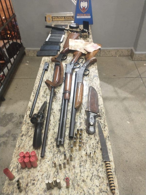 A Polícia Militar prendeu 114 pessoas e apreendeu armas e drogas durante a Operação Sentinela no ES por Divulgação/PMES