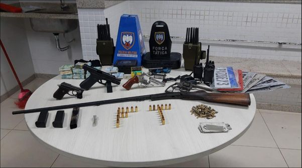 A Polícia Militar prendeu 114 pessoas e apreendeu armas e drogas durante a Operação Sentinela no ES por Divulgação/PMES