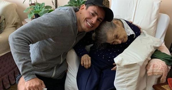 O ator Cauã Reymond celebra os 100 anos da avó: 