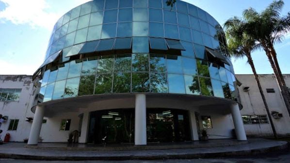 Natan Batista Silva, de nove anos, foi extubado e consegue se sentar; Ele está internado no Hospital Infantil Francisco de Assis (Hifa) há mais de uma semana