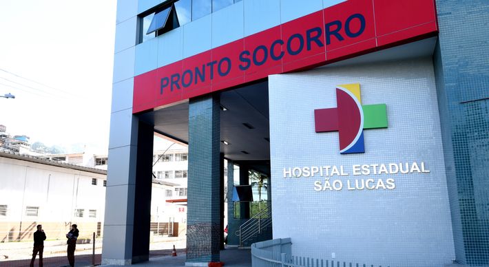 Eles foram socorridos pelo Samu e levados ao Hospital Estadual de Urgência e Emergência (HEUE) de Vitória; o suspeito não foi encontrado