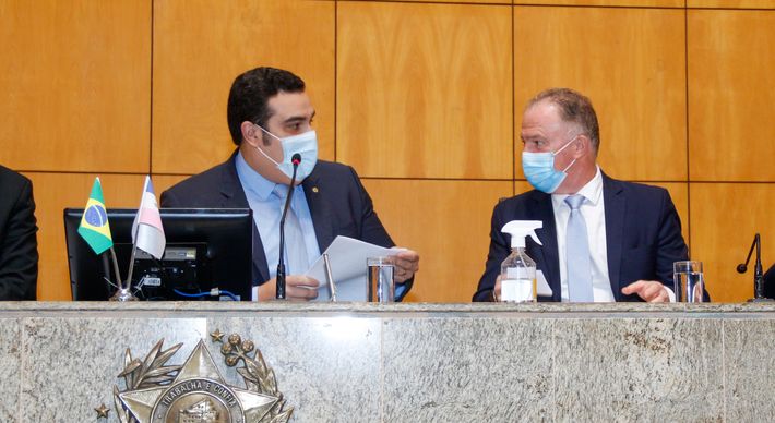 Presidente da Assembleia envia sinais trocados, até fala em disputar o Palácio Anchieta, mas governador espera aliança ao menos para garantir sustentação ao governo atual