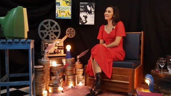 A produtora executiva do Festival de Cinema de Vitória, Larissa Delbone, é apresentadora da websérie Cinema em Diálogo